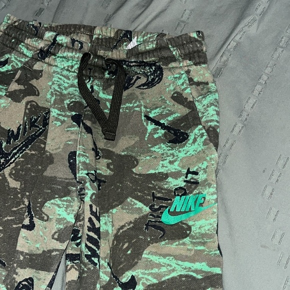 Camo Nike Jogging Pants Large - Picture 2 of 4